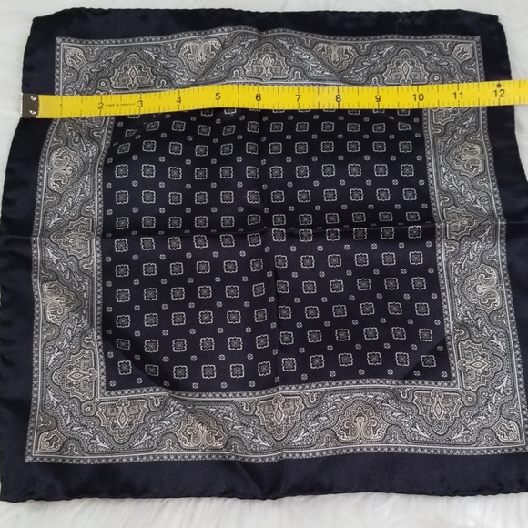 Bundle of two Italian Silk Pattern Hankies. - Picture 6 of 8